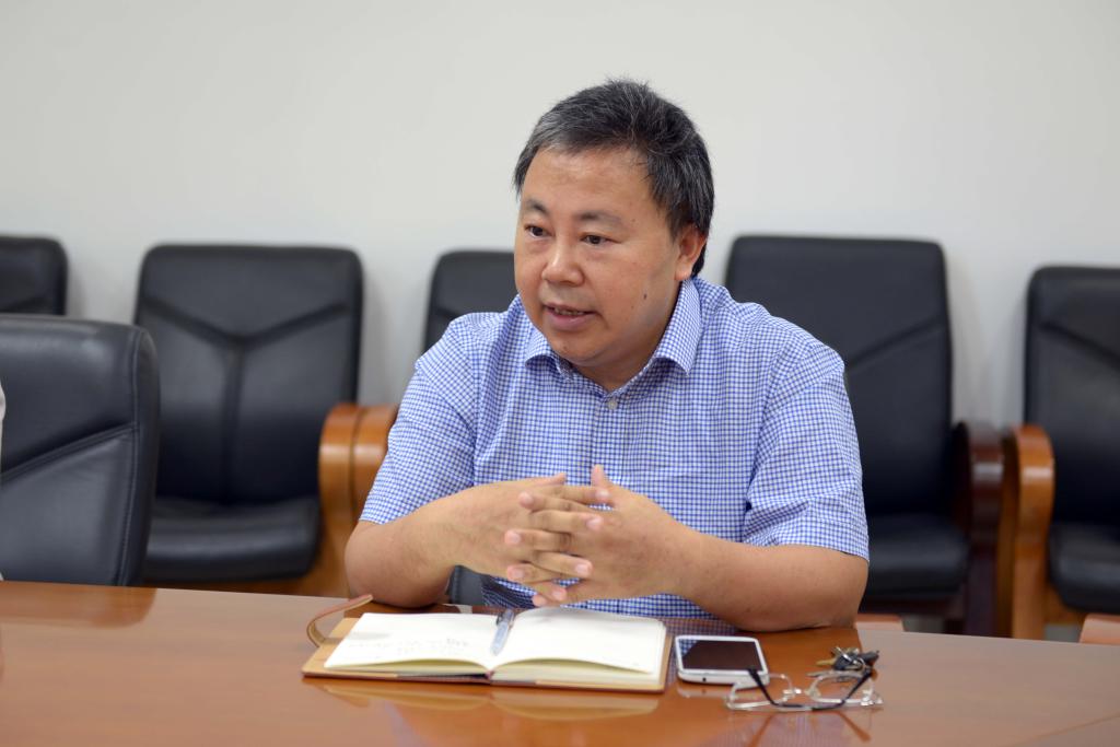 侯迎忠副院长汇报工作