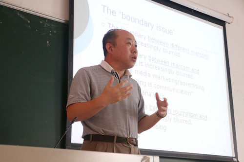 Sammy Lee教授上课中