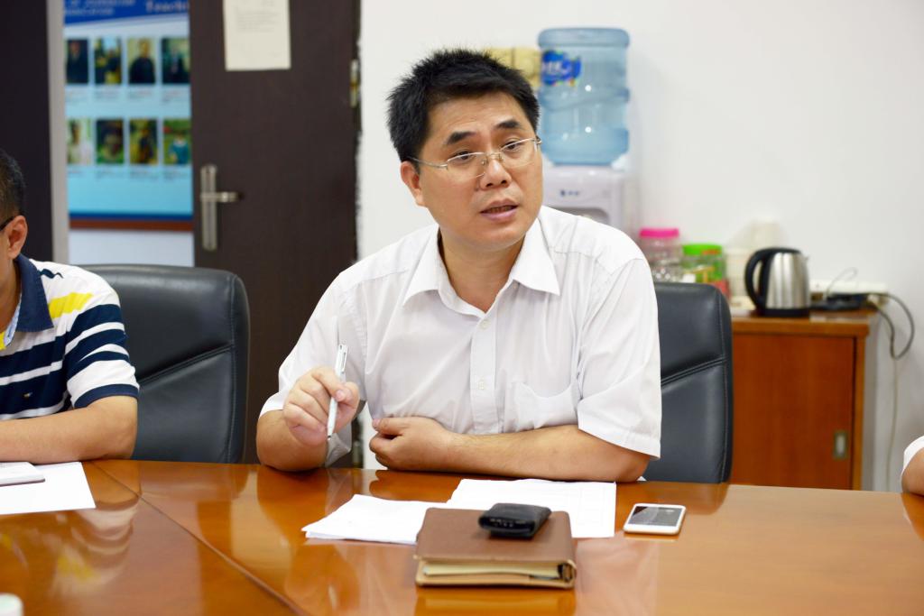 黄石胜书记汇报学生情况